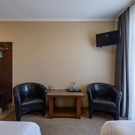 Kamelot Otel Ternopil Dış mekan fotoğraf