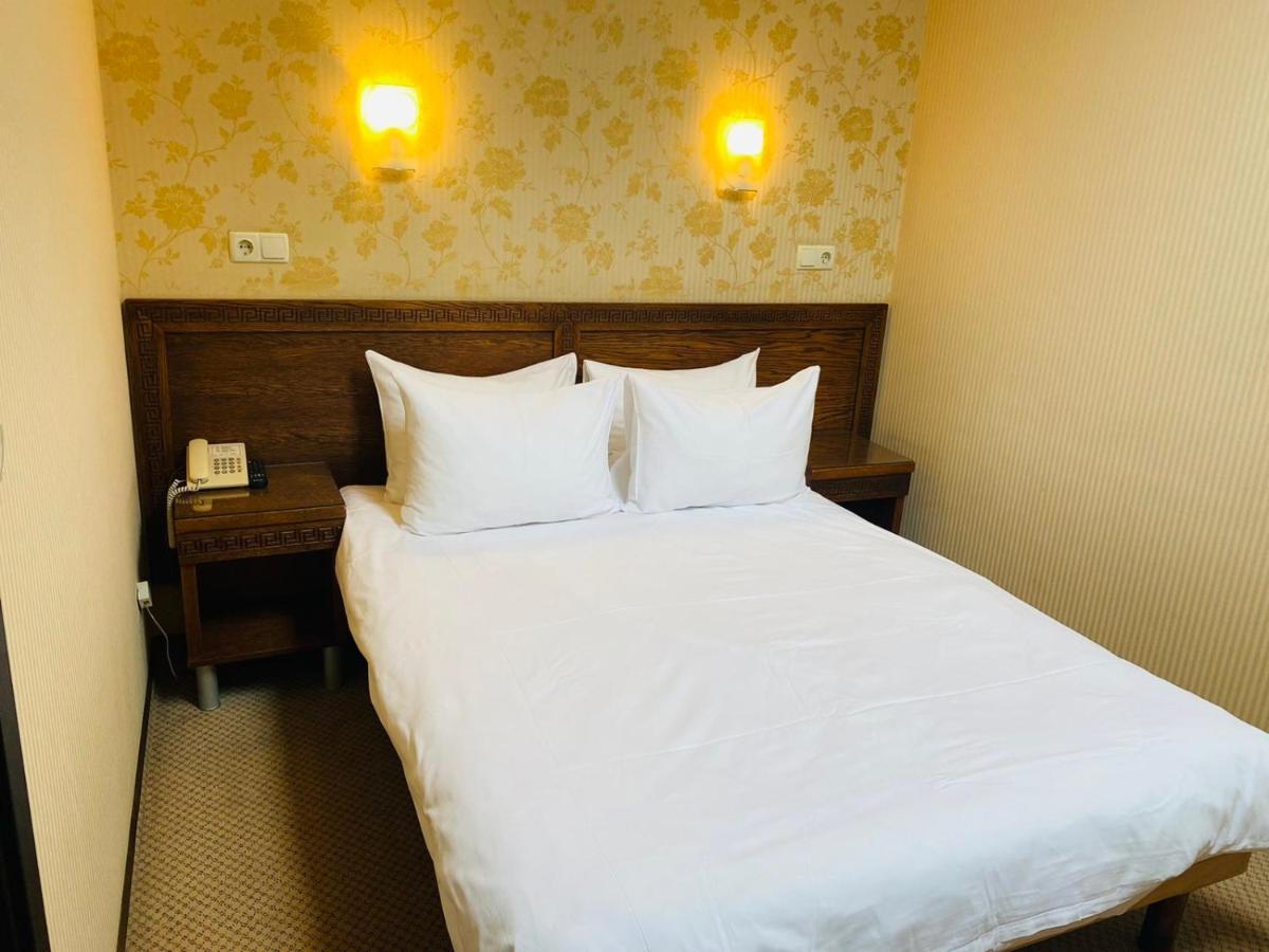 Kamelot Otel Ternopil Dış mekan fotoğraf