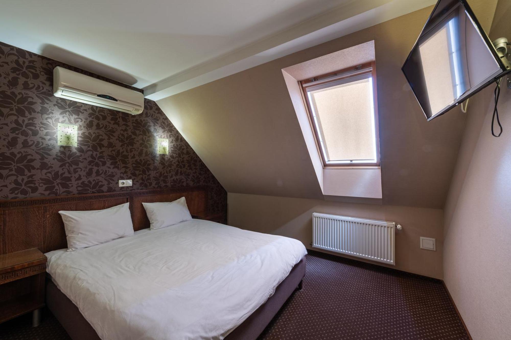 Kamelot Otel Ternopil Dış mekan fotoğraf