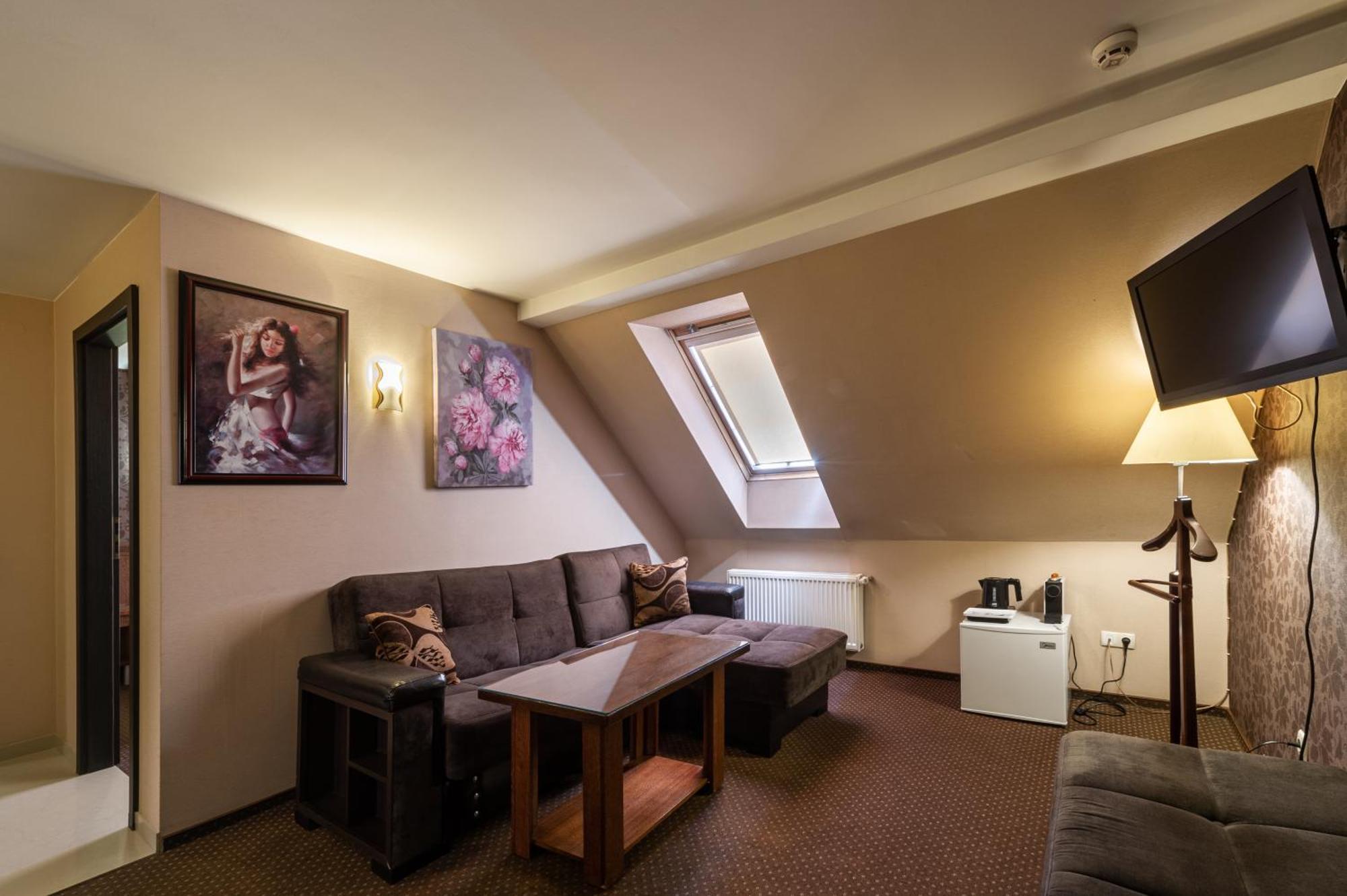 Kamelot Otel Ternopil Dış mekan fotoğraf