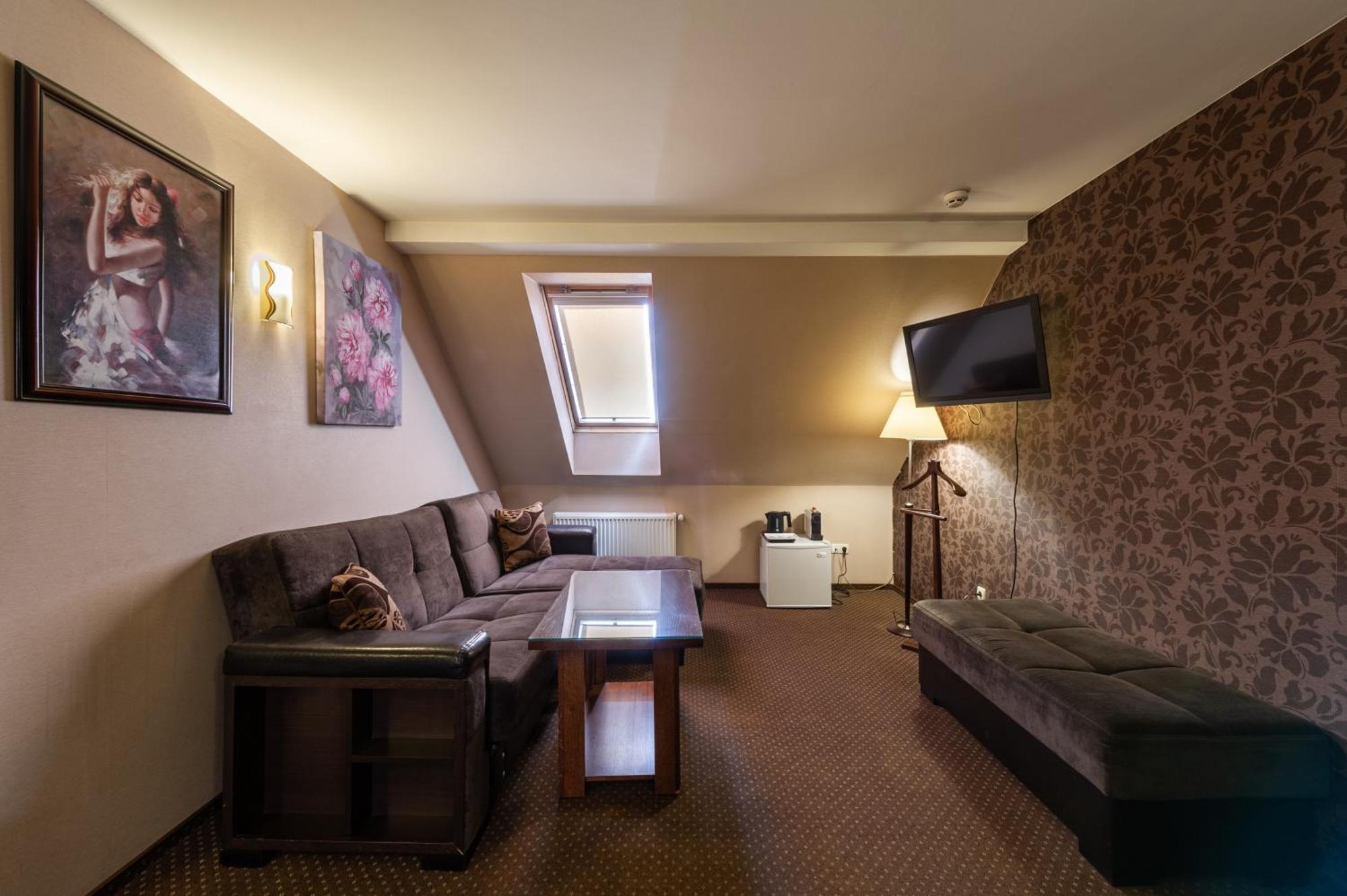 Kamelot Otel Ternopil Dış mekan fotoğraf