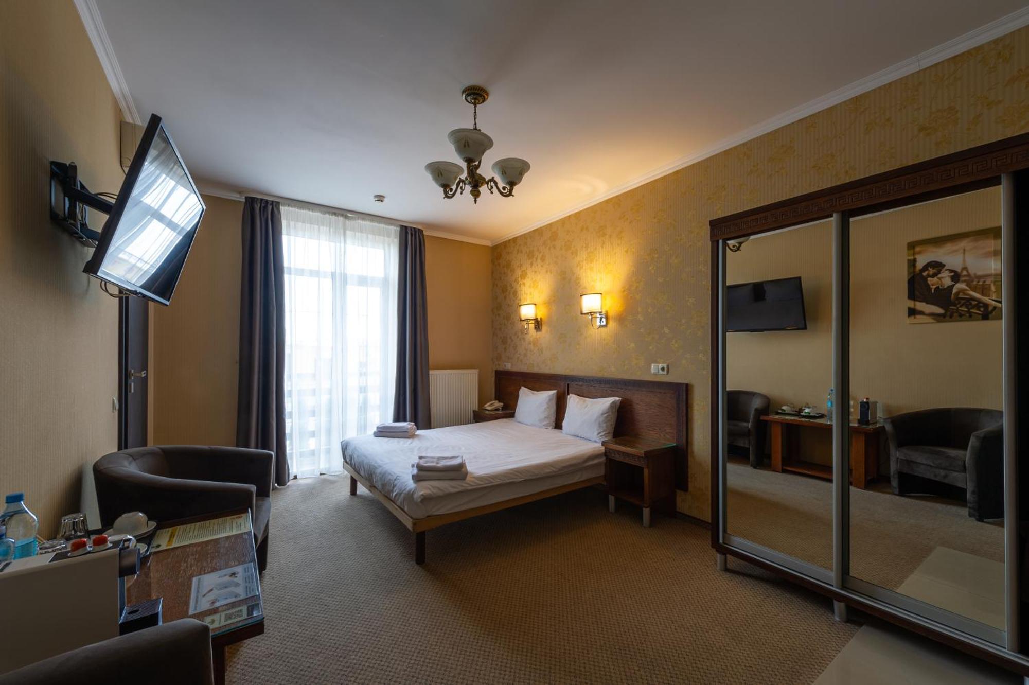 Kamelot Otel Ternopil Dış mekan fotoğraf