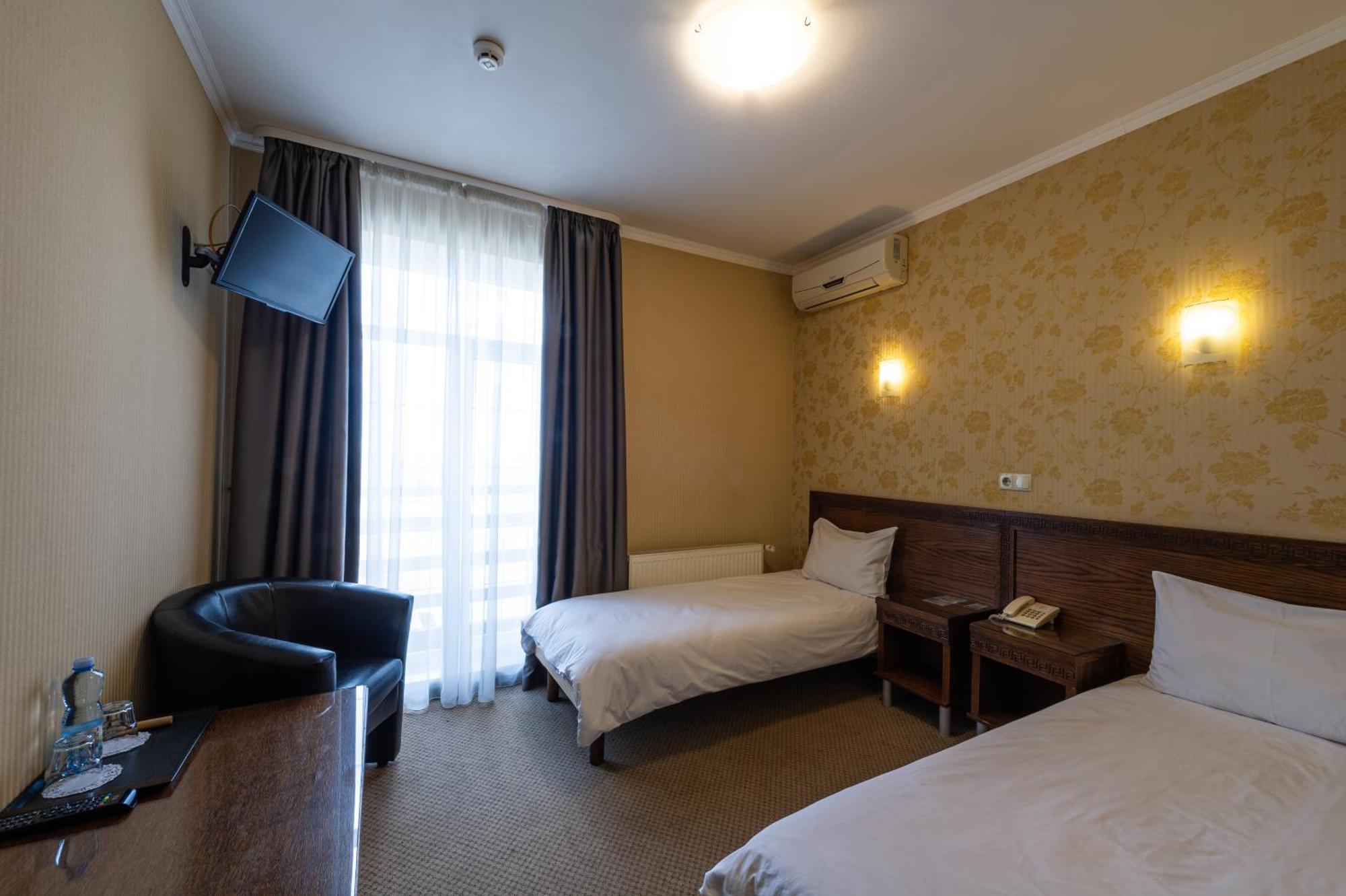 Kamelot Otel Ternopil Dış mekan fotoğraf