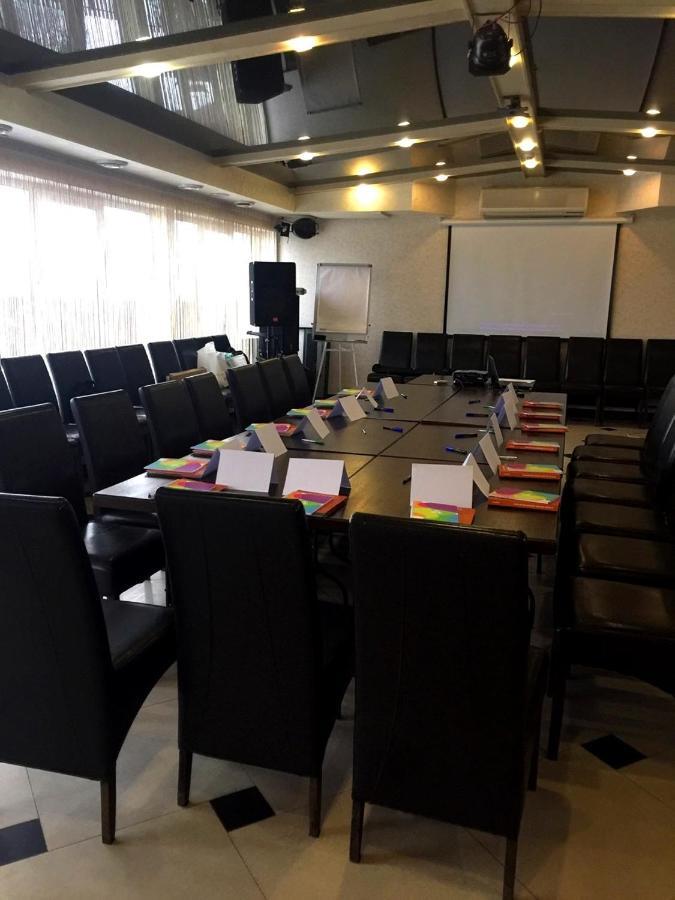 Kamelot Otel Ternopil Dış mekan fotoğraf