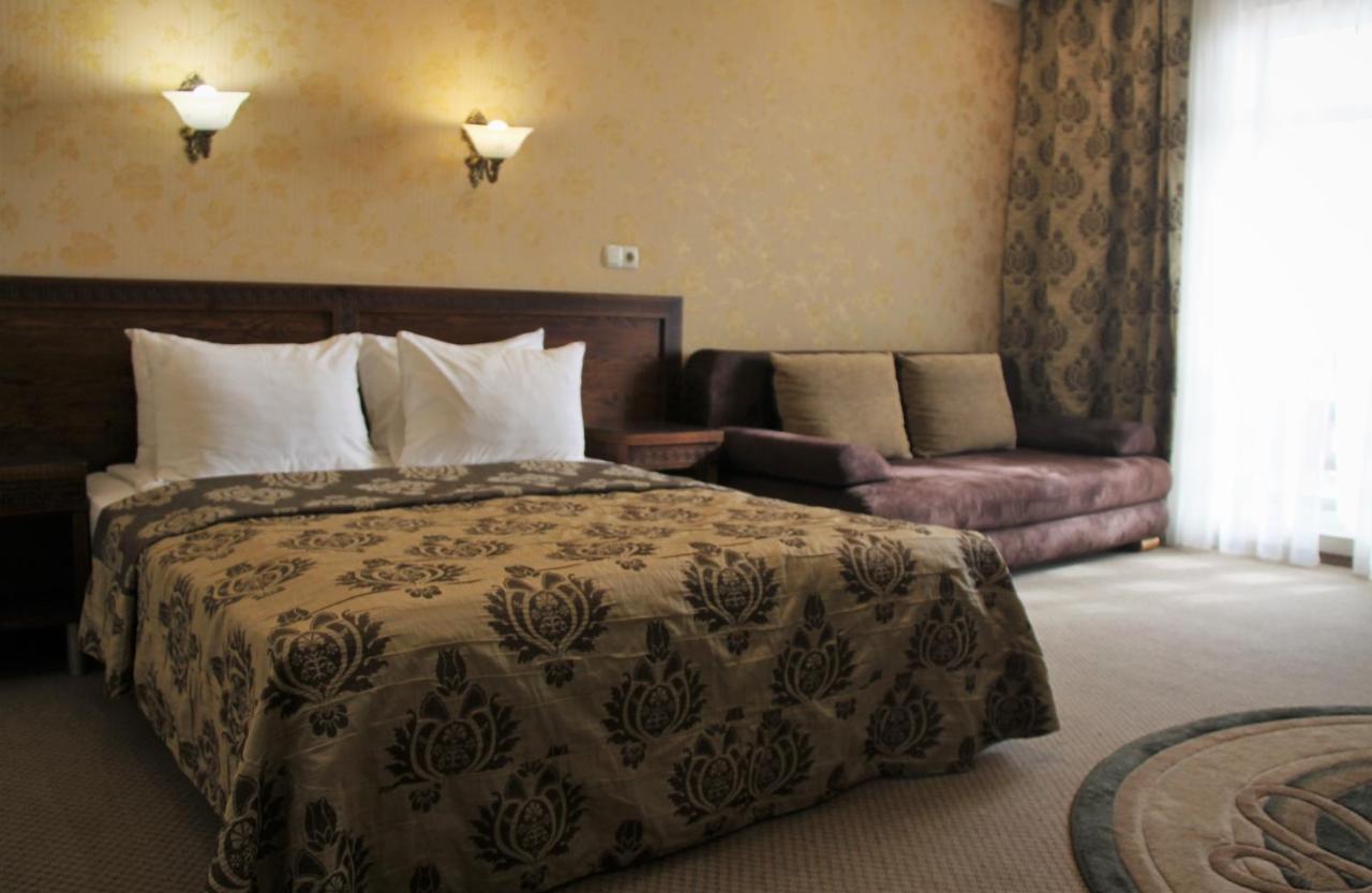 Kamelot Otel Ternopil Dış mekan fotoğraf