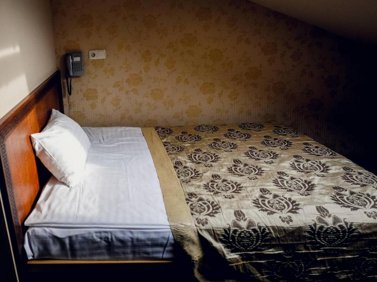 Kamelot Otel Ternopil Dış mekan fotoğraf