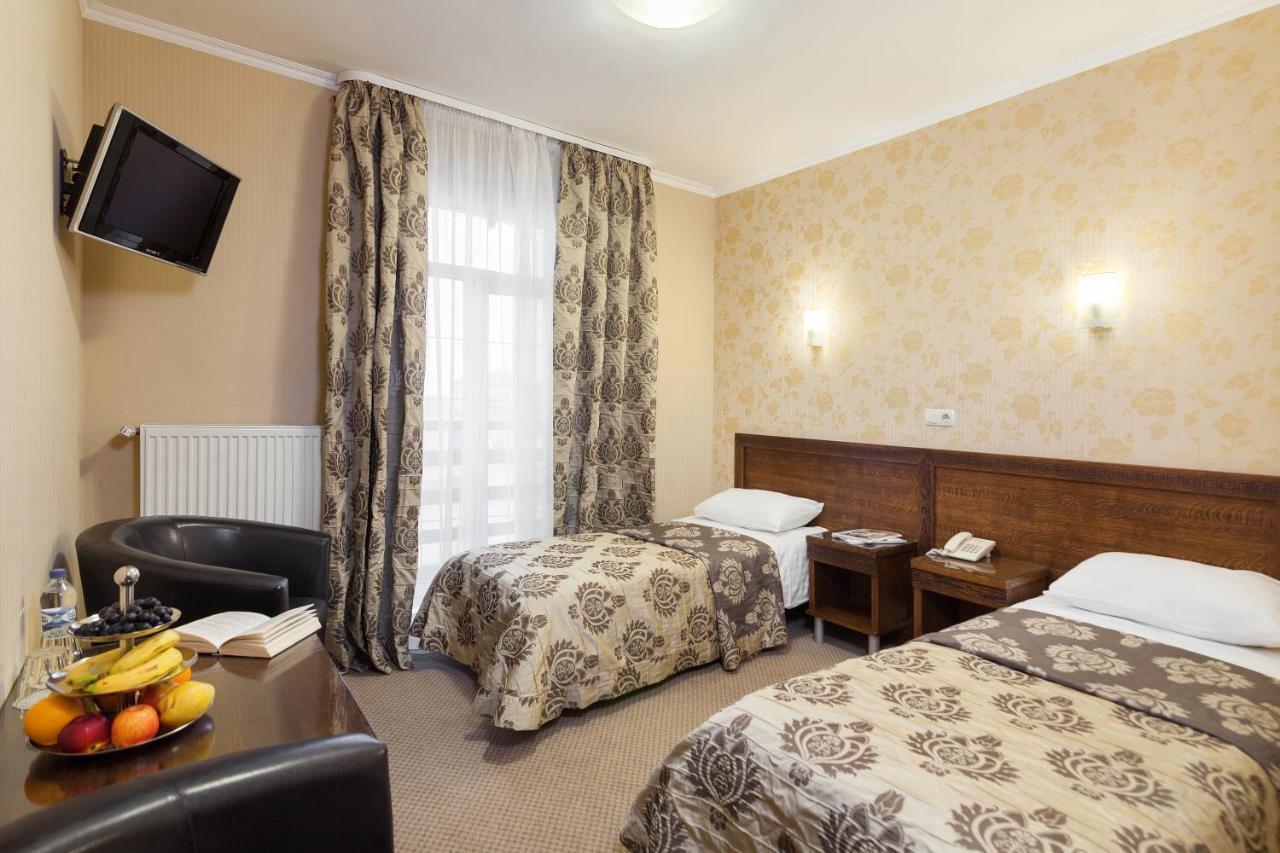 Kamelot Otel Ternopil Dış mekan fotoğraf